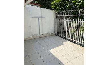 VENDO AMPLIA CASA EN CONDADO DEL REY
