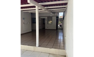 VENDO AMPLIA CASA EN CONDADO DEL REY