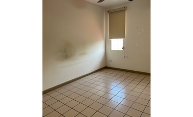 VENDO AMPLIA CASA EN CONDADO DEL REY