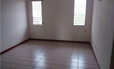 VENDO AMPLIA CASA EN CONDADO DEL REY