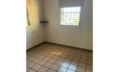 VENDO AMPLIA CASA EN CONDADO DEL REY