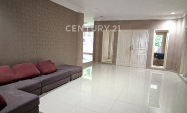 Rumah Bagus Dengan Kolam Renang Di Menteng