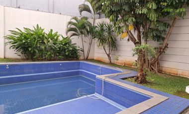 Rumah Bagus Dengan Kolam Renang Di Menteng