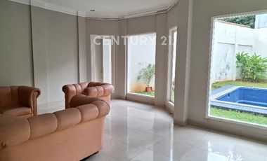 Rumah Bagus Dengan Kolam Renang Di Menteng