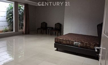 Rumah Bagus Dengan Kolam Renang Di Menteng