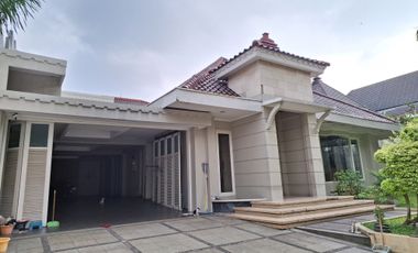 Rumah Bagus Dengan Kolam Renang Di Menteng