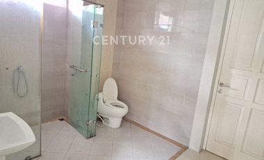 Rumah Bagus Dengan Kolam Renang Di Menteng