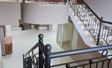 Rumah Bagus Dengan Kolam Renang Di Menteng