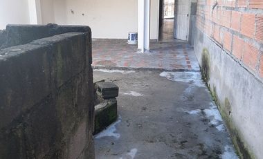 VENDO INMENSA CASA DE PRIMER PISO EN BARBOSA ANTIOQUIA COLOMBIA.
