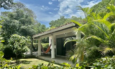 Venta de cabaña en conjunto frente de la playa, Don Jaca, Santa Marta