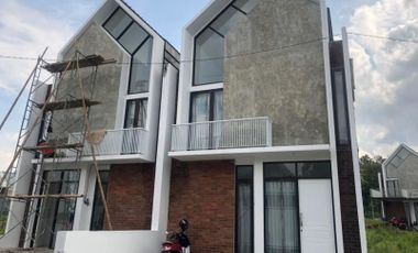 Rumah murah model villa 2 lantai di Landungsari