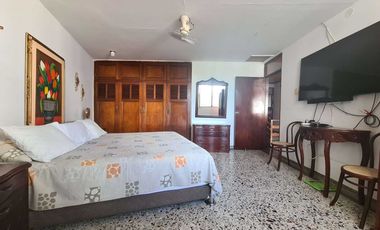 COD. 260 - SE VENDE CASA - BARRIO: VENECIA I