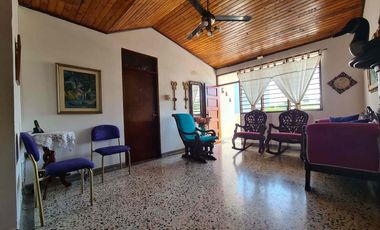 COD. 260 - SE VENDE CASA - BARRIO: VENECIA I