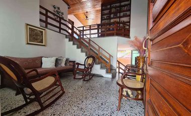 COD. 260 - SE VENDE CASA - BARRIO: VENECIA I