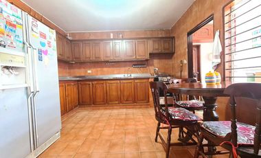 COD. 260 - SE VENDE CASA - BARRIO: VENECIA I