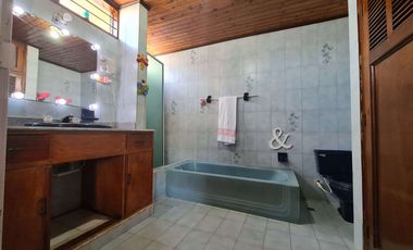 COD. 260 - SE VENDE CASA - BARRIO: VENECIA I