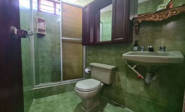 COD. 260 - SE VENDE CASA - BARRIO: VENECIA I