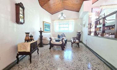 COD. 260 - SE VENDE CASA - BARRIO: VENECIA I