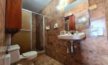 COD. 260 - SE VENDE CASA - BARRIO: VENECIA I