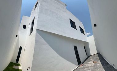 CASA NUEVA, INDEPENDIENTE, CON HERMOSA VISTA AL LAGO