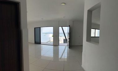 CASA NUEVA, INDEPENDIENTE, CON HERMOSA VISTA AL LAGO