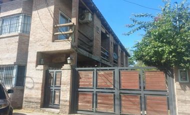 Excelente Propiedad Benavidez Av. Juan D. Perón  - 5 Dúplex para alquiler (alquilados en este momento) - en 2 Plantas - excelente ubicación - fácil ac