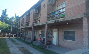 Excelente Propiedad Benavidez Av. Juan D. Perón  - 5 Dúplex para alquiler (alquilados en este momento) - en 2 Plantas - excelente ubicación - fácil ac