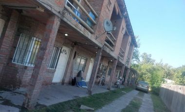 Excelente Propiedad Benavidez Av. Juan D. Perón  - 5 Dúplex para alquiler (alquilados en este momento) - en 2 Plantas - excelente ubicación - fácil ac