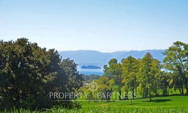 Campo linda vista al lago
