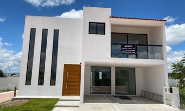 Hermosa Casa en Ciudad Maderas, EQUIPADA, 4ta Recamara en PB, Jardín, Alberca...