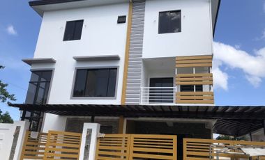 3 Storey Customized Triplex House For Sale at SunnySide Subdivision Quezon City