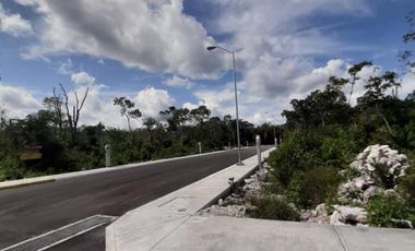 VENTA DE TERRENO EN TULUM EN ZONA URBANIZADA SERVICIOS SUBTERRANEOS 270 M2