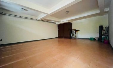 DISEWAKAN RUMAH LUX FULLFURNISH @ AREA SETRASARI BANDUNG