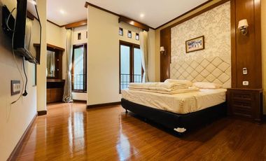 DISEWAKAN RUMAH LUX FULLFURNISH @ AREA SETRASARI BANDUNG