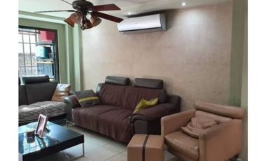 SE VENDE HERMOSA CASA TRES NIVELES SEMI AMOBLADA CON  4REC/300MTS