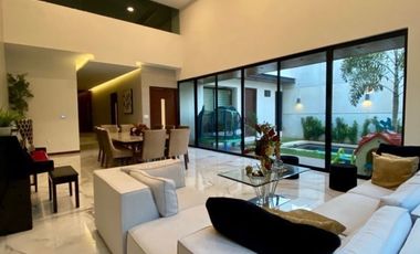 Moderna casa en exclusivo fraccionamiento