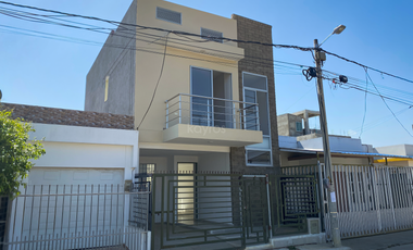 Casa de 350M en Vallejo, Montería con ubicación estratégica: Lujo y Confort
