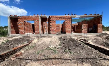 Venta de casa. Calle Darwin y Bazan y Bustos