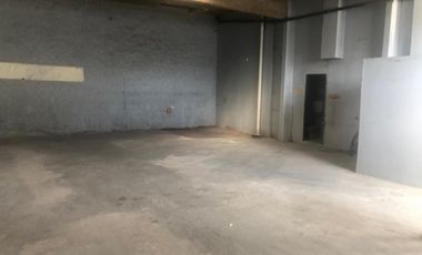 Venta casa con depósito y local. Lote de 31 de frente x 18