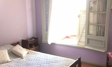 Venta casa con depósito y local. Lote de 31 de frente x 18