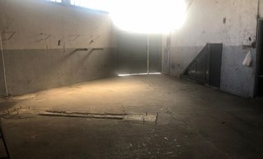 Venta casa con depósito y local. Lote de 31 de frente x 18