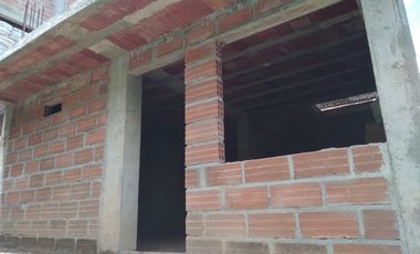 VENTA DE CASA INICIADA EN BARBOSA ANTIOQUIA.