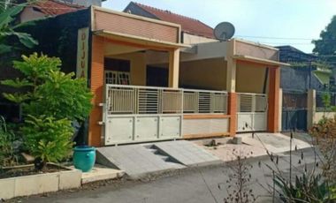 Rumah di Jl Mutiara Petiken Driyorejo Gresik