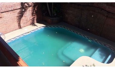 VENDO IMPONENTE CASA CÉNTRICA, POSADAS.