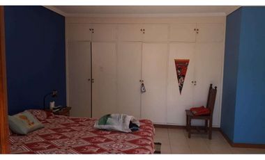 VENDO IMPONENTE CASA CÉNTRICA, POSADAS.