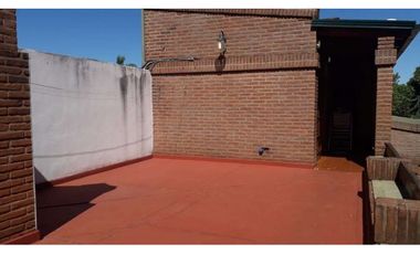 VENDO IMPONENTE CASA CÉNTRICA, POSADAS.