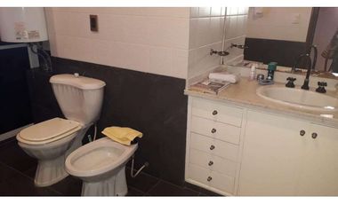 VENDO IMPONENTE CASA CÉNTRICA, POSADAS.