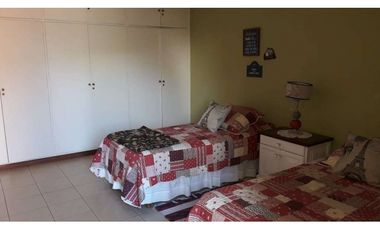 VENDO IMPONENTE CASA CÉNTRICA, POSADAS.