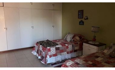 VENDO IMPONENTE CASA CÉNTRICA, POSADAS.