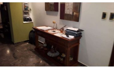 VENDO IMPONENTE CASA CÉNTRICA, POSADAS.